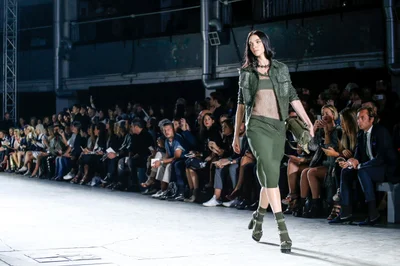 Look 25